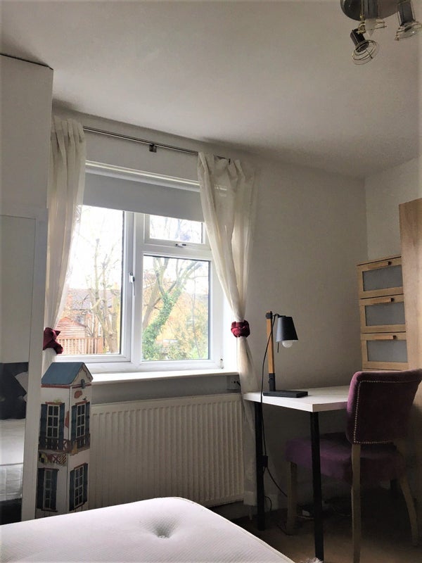 Room Darwin Road in Greater London