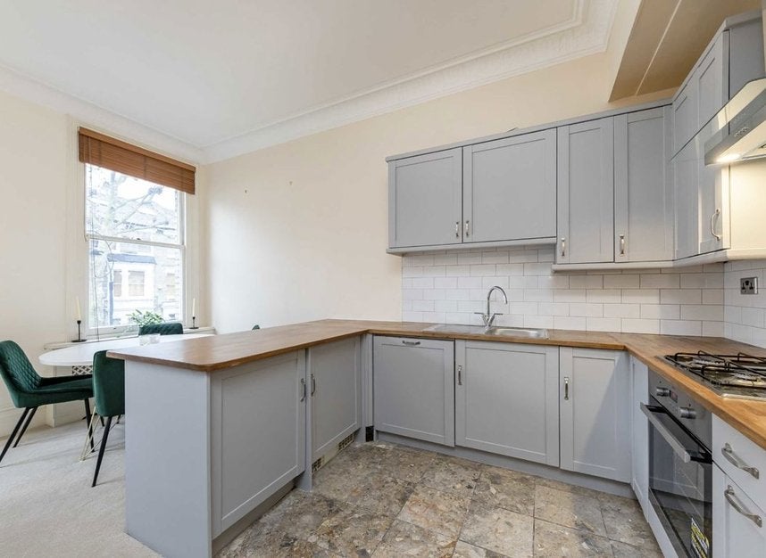 Flat Agate Road in Greater London
