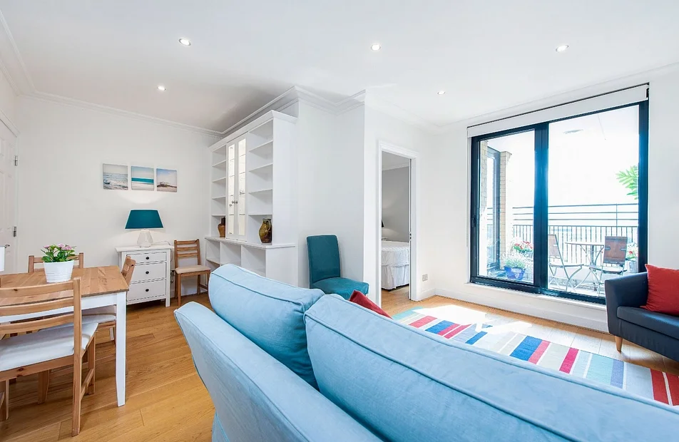 Flat Point W Access Road in Greater London