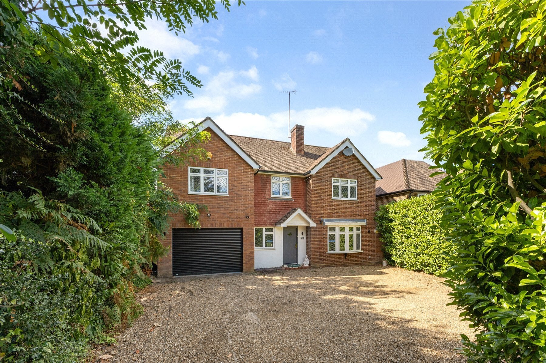 House Brooklands Road in Elmbridge