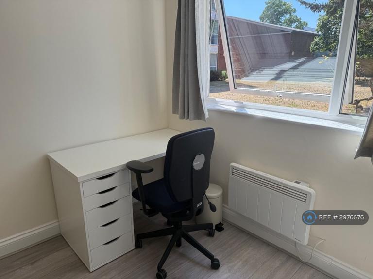 Room Staines Road West in Borough of Spelthorne
