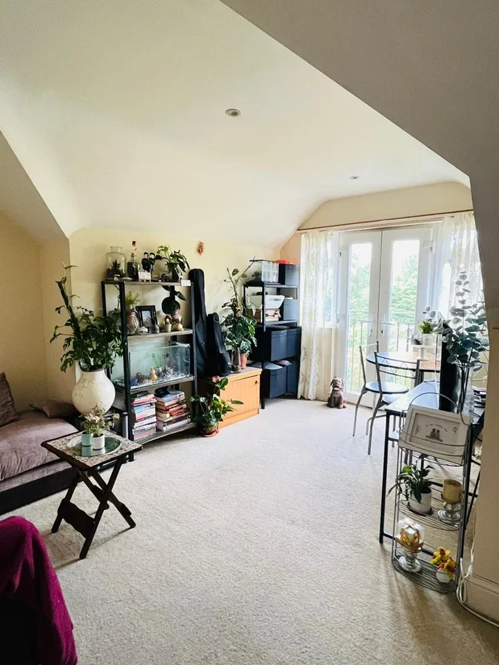 Flat St. Marys Crescent in Greater London