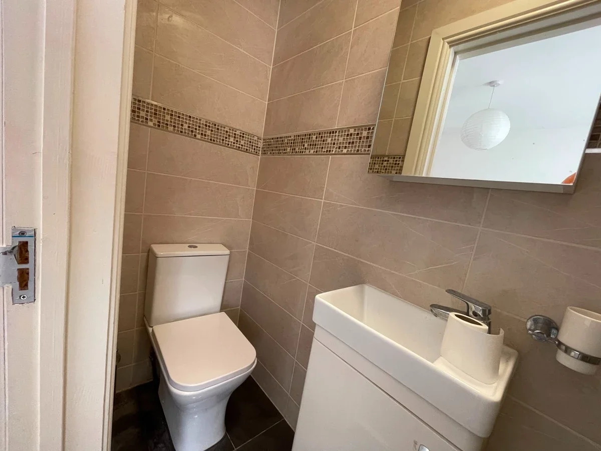 Room Taplow Road in Greater London