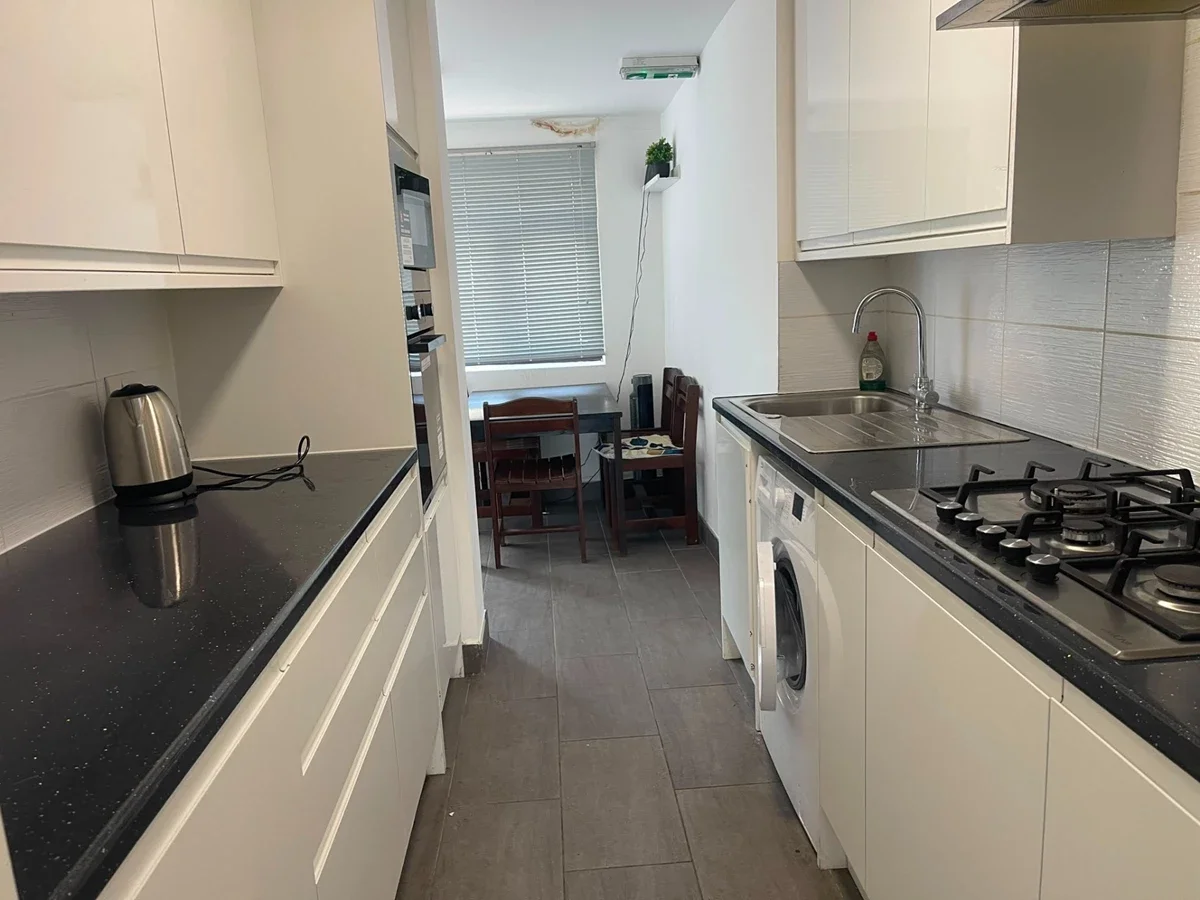 Room Taplow Road in Greater London