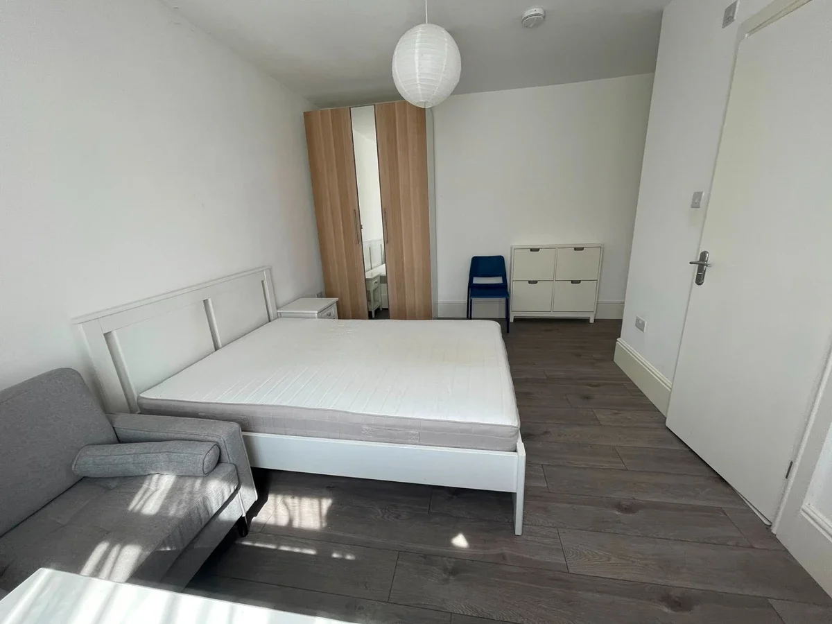 Room Taplow Road in Greater London