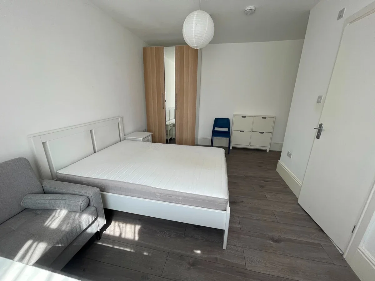 Room Taplow Road in Greater London