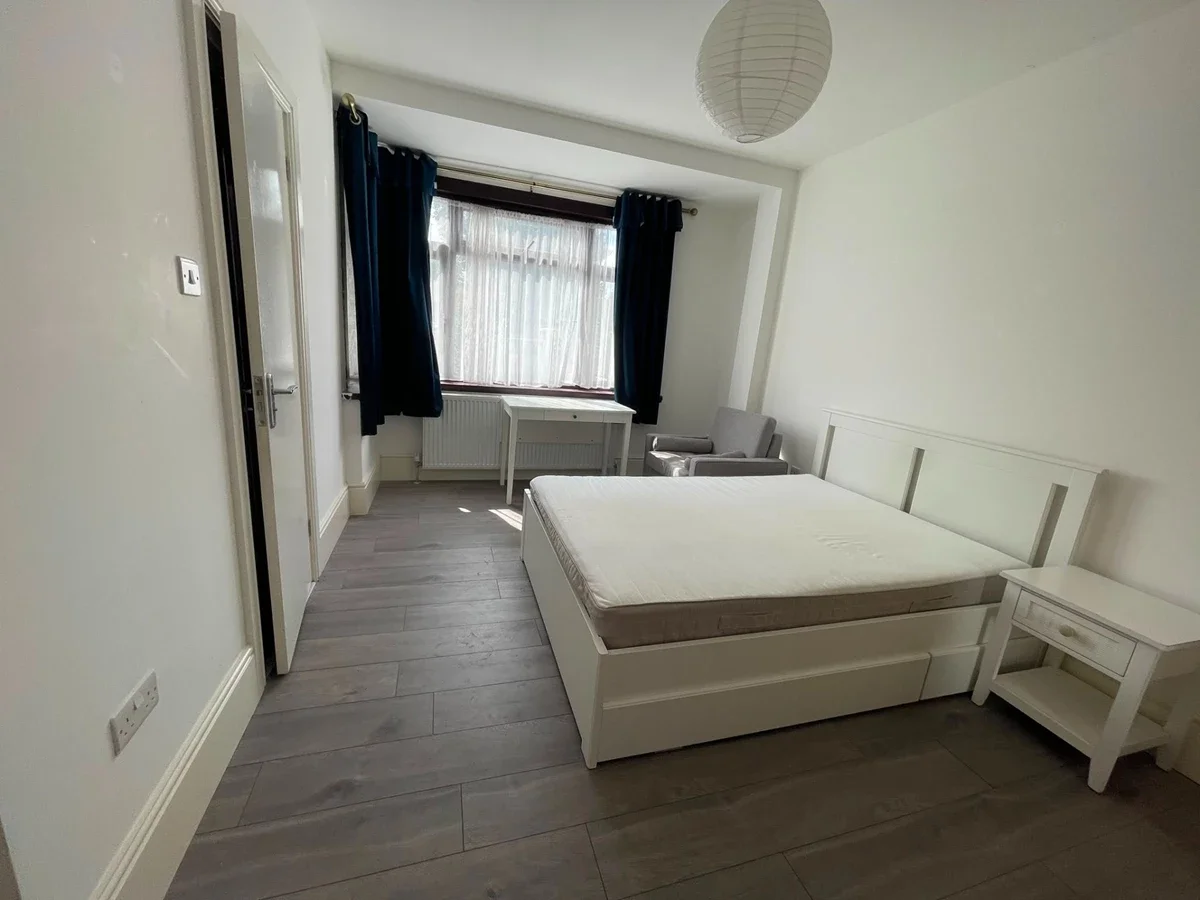 Room Taplow Road in Greater London
