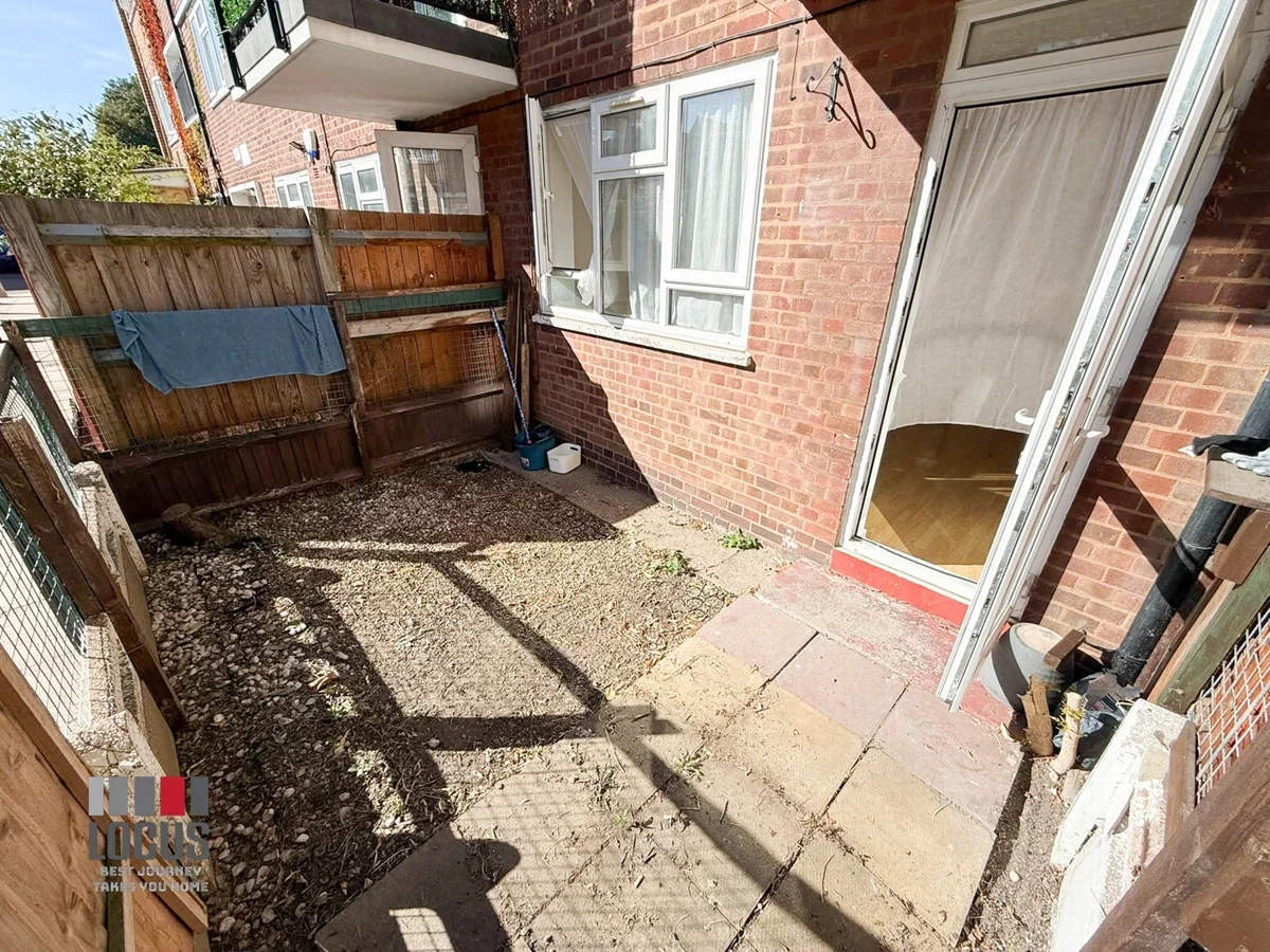 Flat Chardmore Road in Greater London