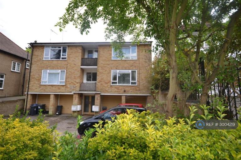 Flat Somerset Road in Greater London