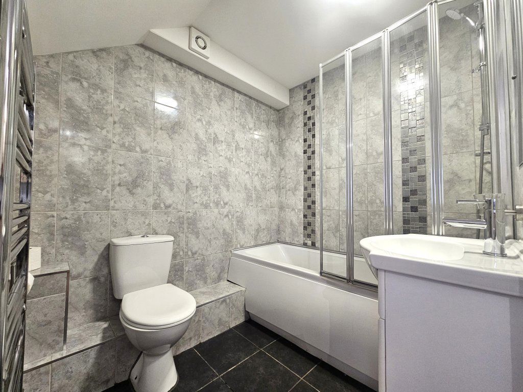 Flat Kirton Close in Folkestone and Hythe District