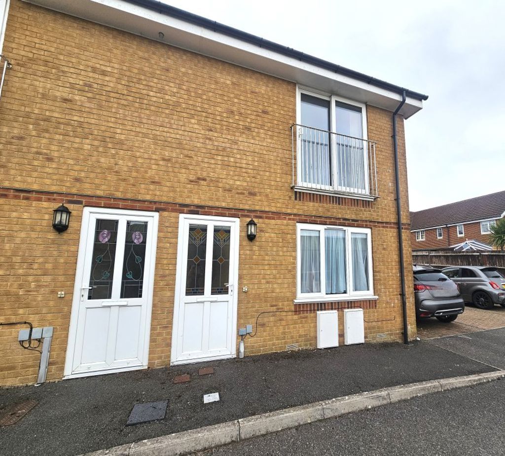 Flat Kirton Close in Folkestone and Hythe District