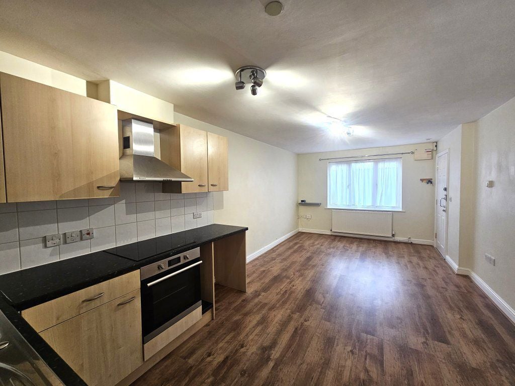 Flat Kirton Close in Folkestone and Hythe District