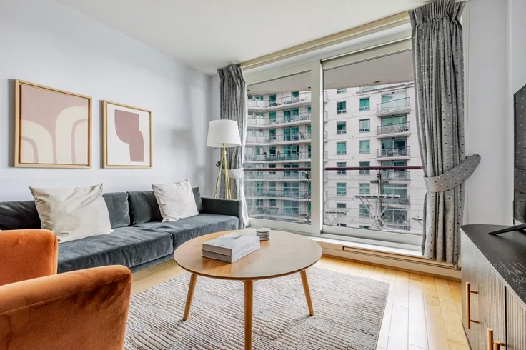 Flat Bridgefoot in Greater London