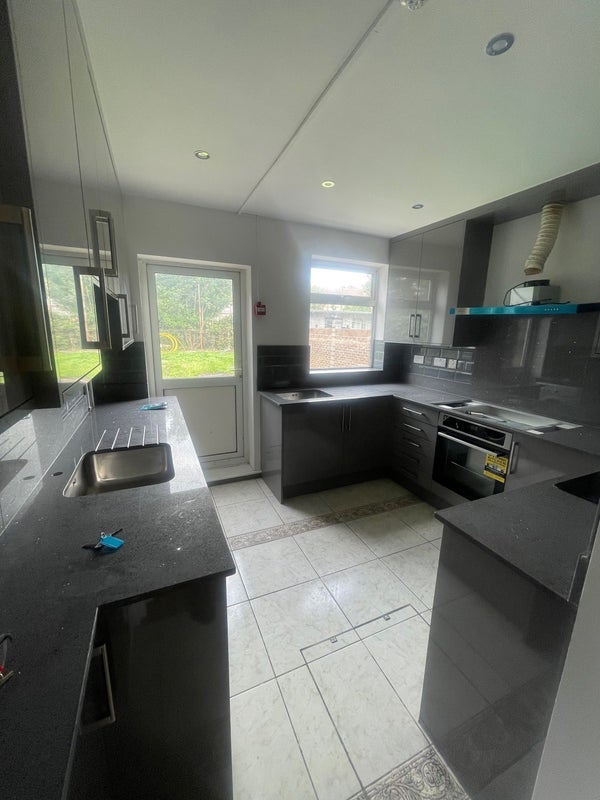 Room Earlham Grove in Greater London