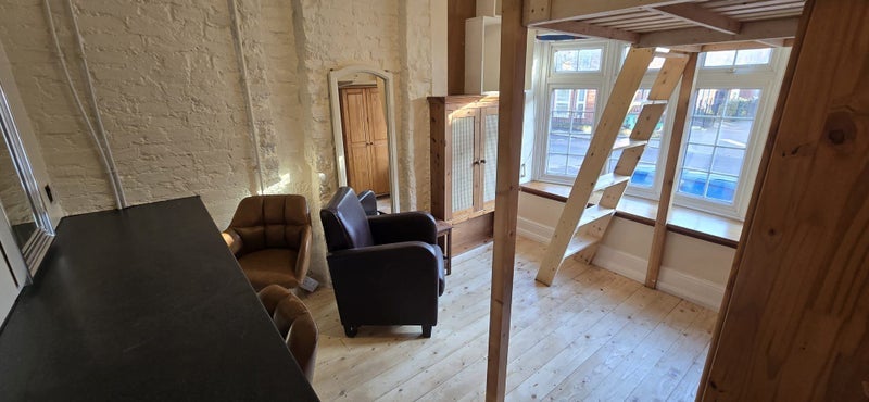 Room Plough Way in Greater London