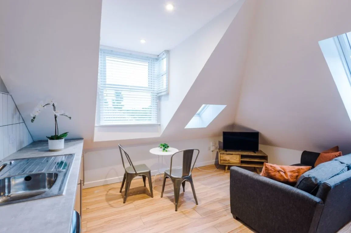 Flat Jesmond Road in Newcastle upon Tyne