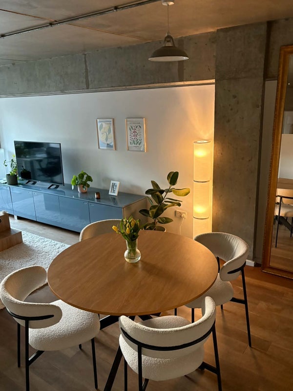 Flat Wenlock Road in Greater London