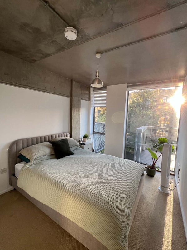 Flat Wenlock Road in Greater London