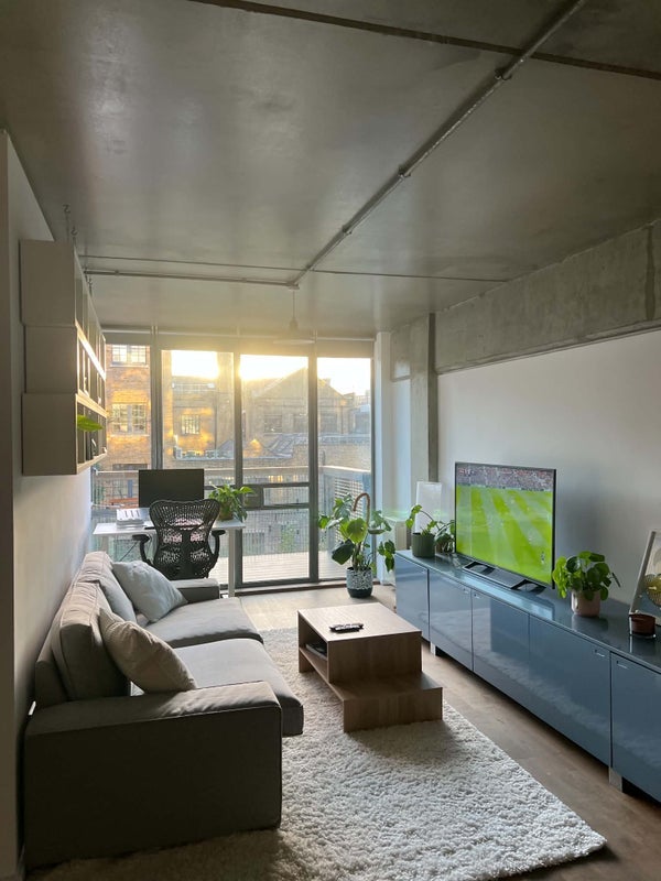 Flat Wenlock Road in Greater London
