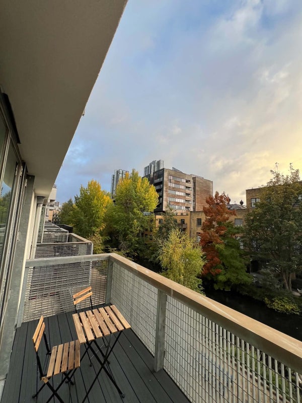 Flat Wenlock Road in Greater London