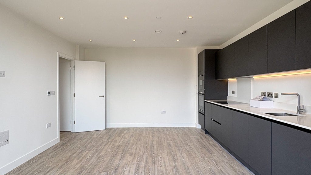 Flat Chequers Lane in Greater London