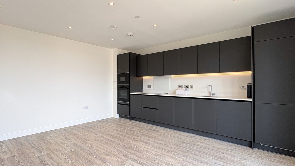 Flat Chequers Lane in Greater London