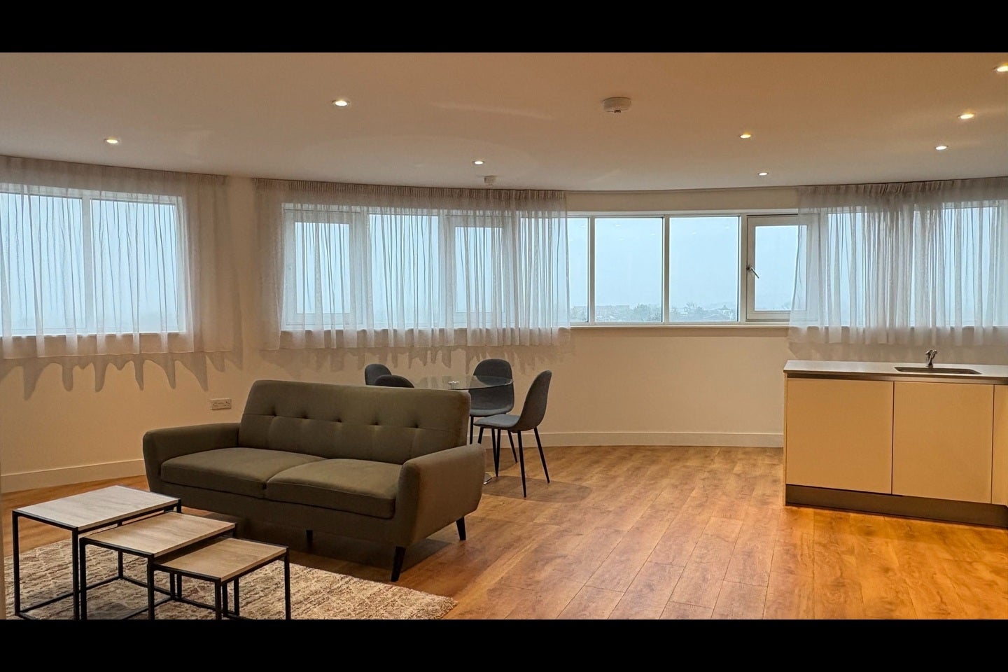Flat Greenhill Way in Greater London