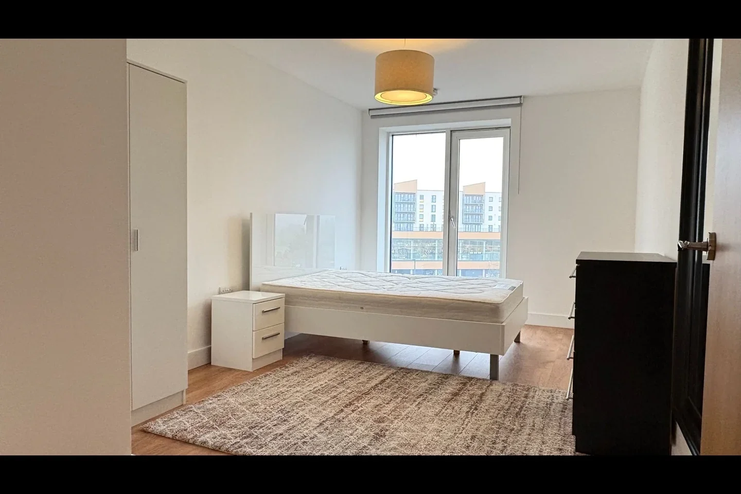 Flat Greenhill Way in Greater London