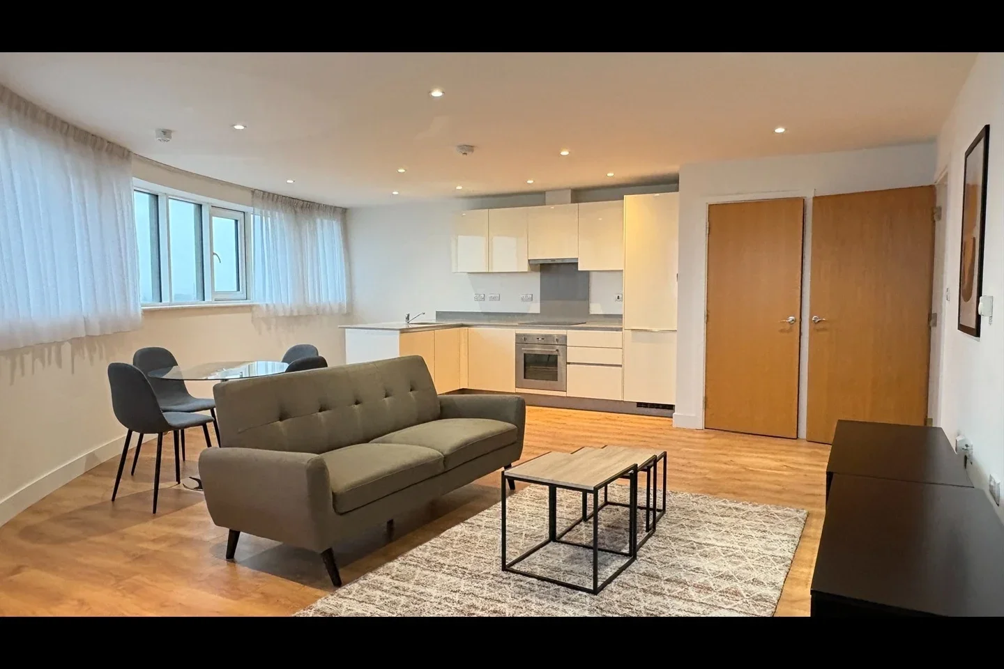 Flat Greenhill Way in Greater London