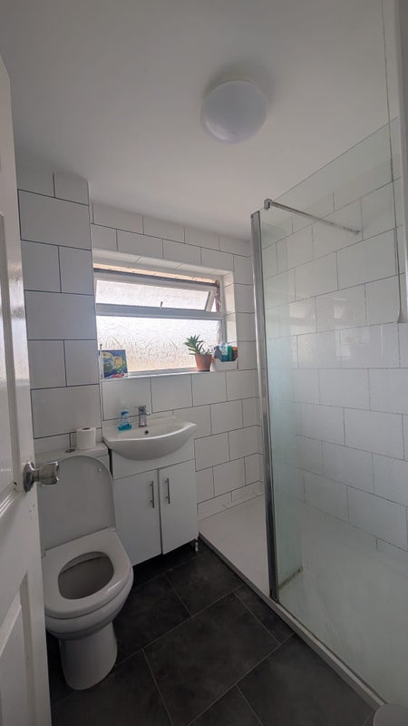 Room Trentham Close in Bristol