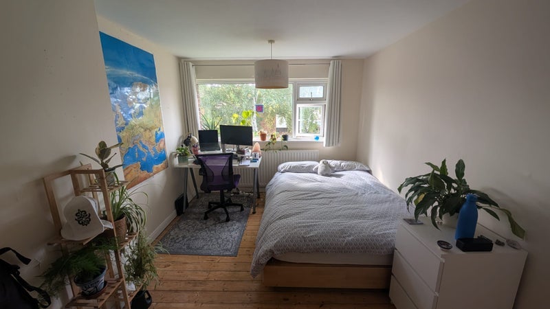 Room Trentham Close in Bristol