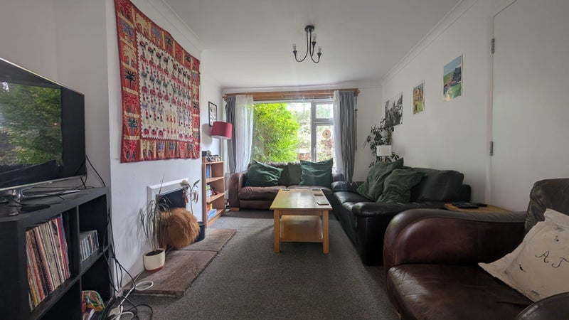 Room Trentham Close in Bristol