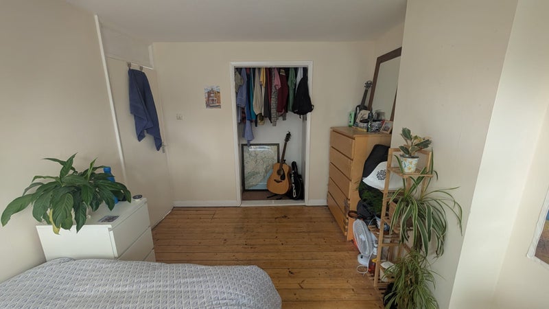 Room Trentham Close in Bristol
