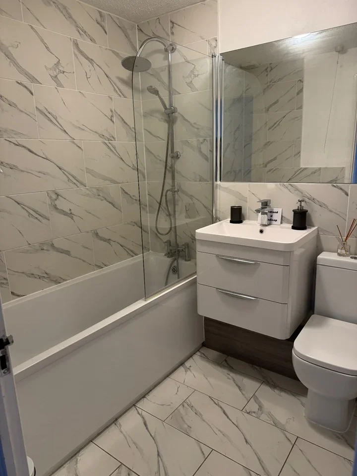 Flat Glenville Grove in Greater London