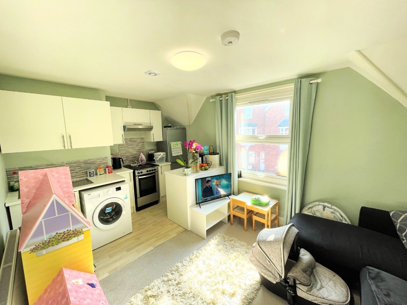 Flat Chickerell Road in Weymouth