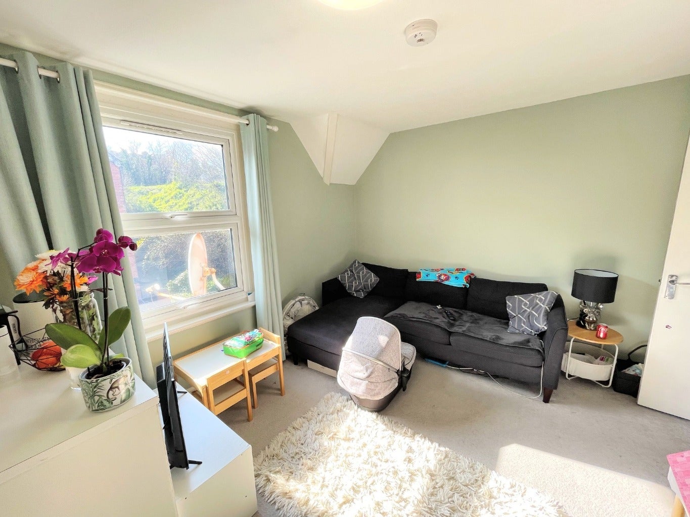 Flat Chickerell Road in Weymouth
