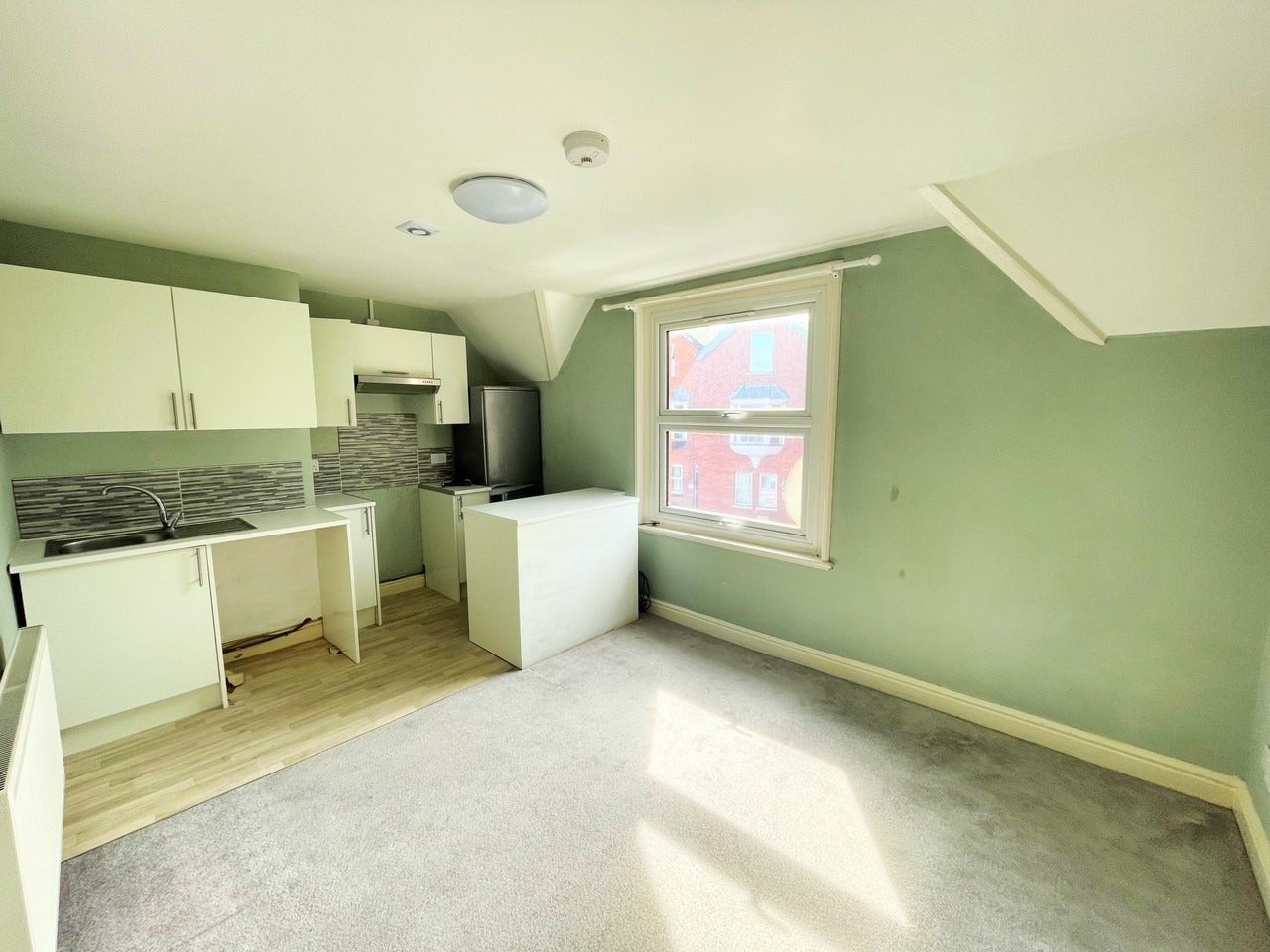 Flat Chickerell Road in Weymouth