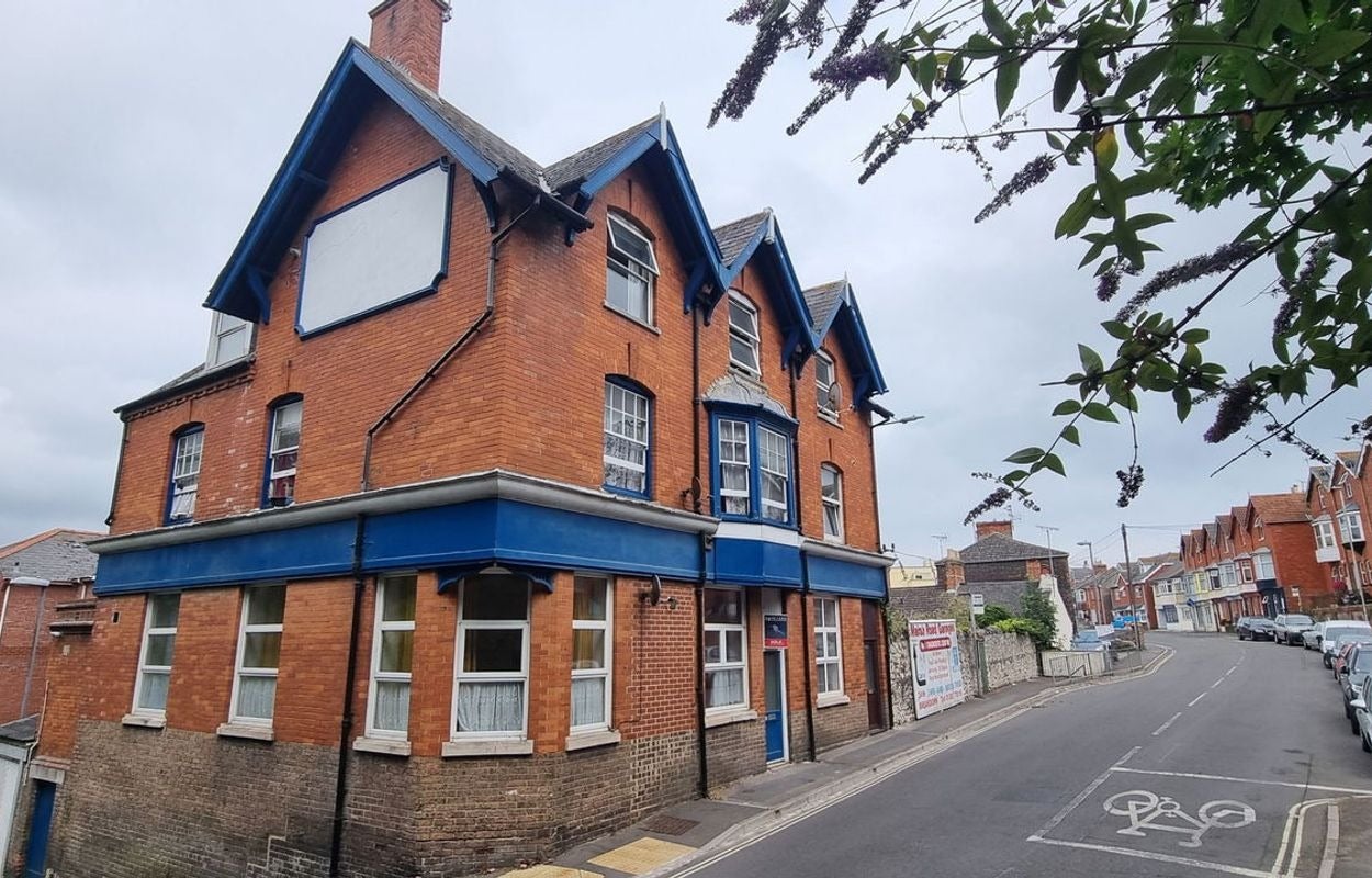 Flat Chickerell Road in Weymouth