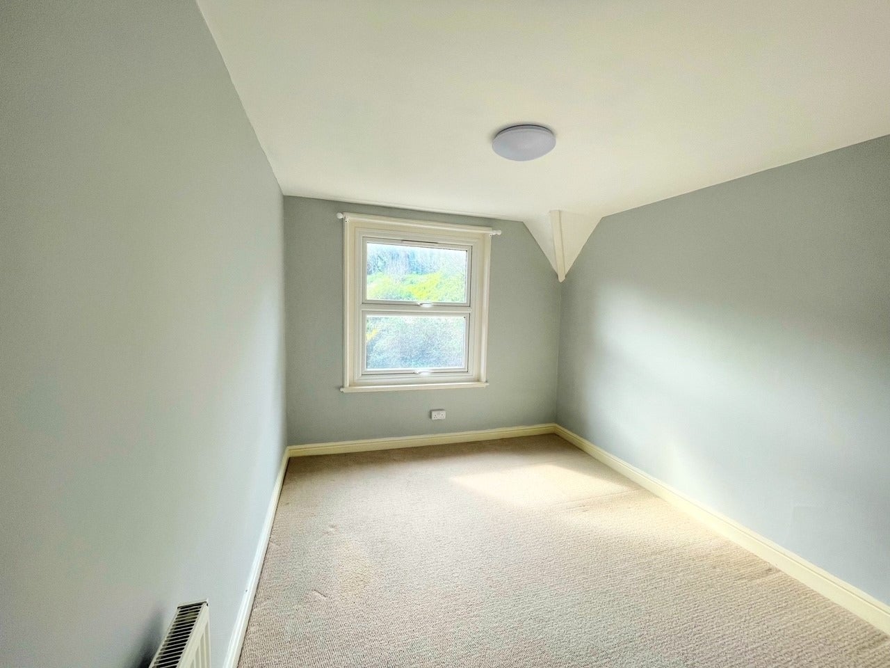 Flat Chickerell Road in Weymouth