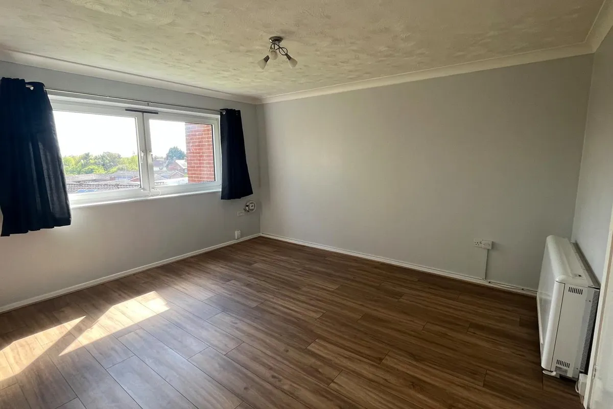 Flat Newnham Road in Northampton