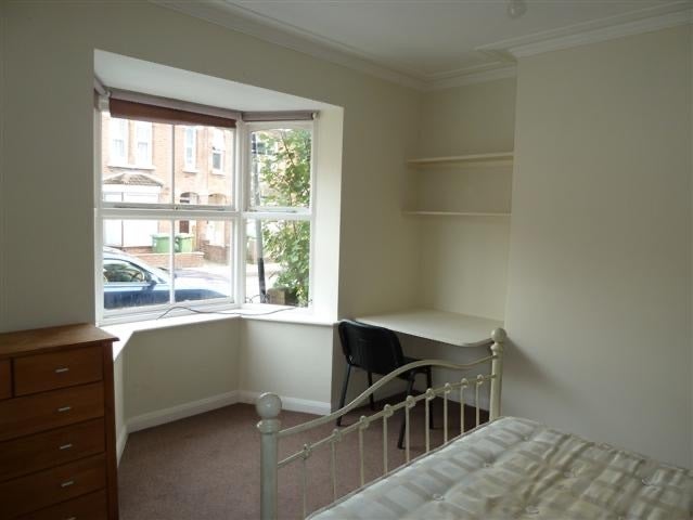 Flat Milton Road in Southampton