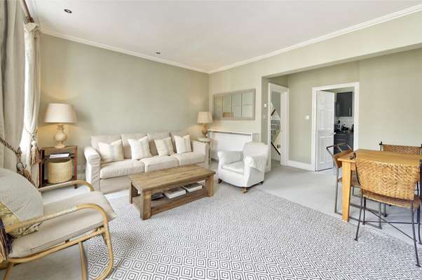 Flat Walpole Street in Greater London