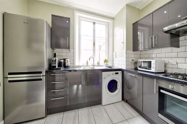 Flat Walpole Street in Greater London