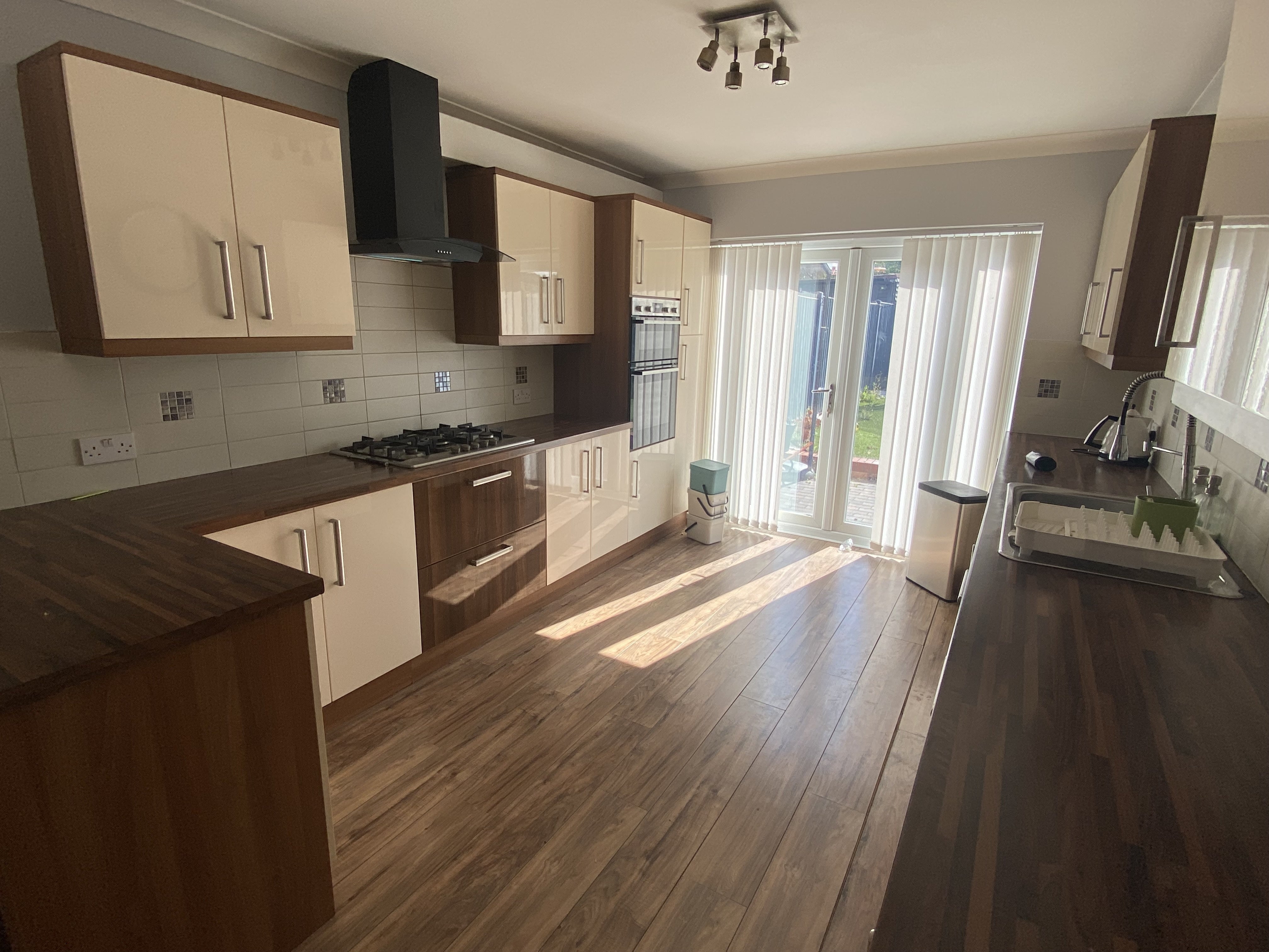 Flat Whitmore Road in Warwick