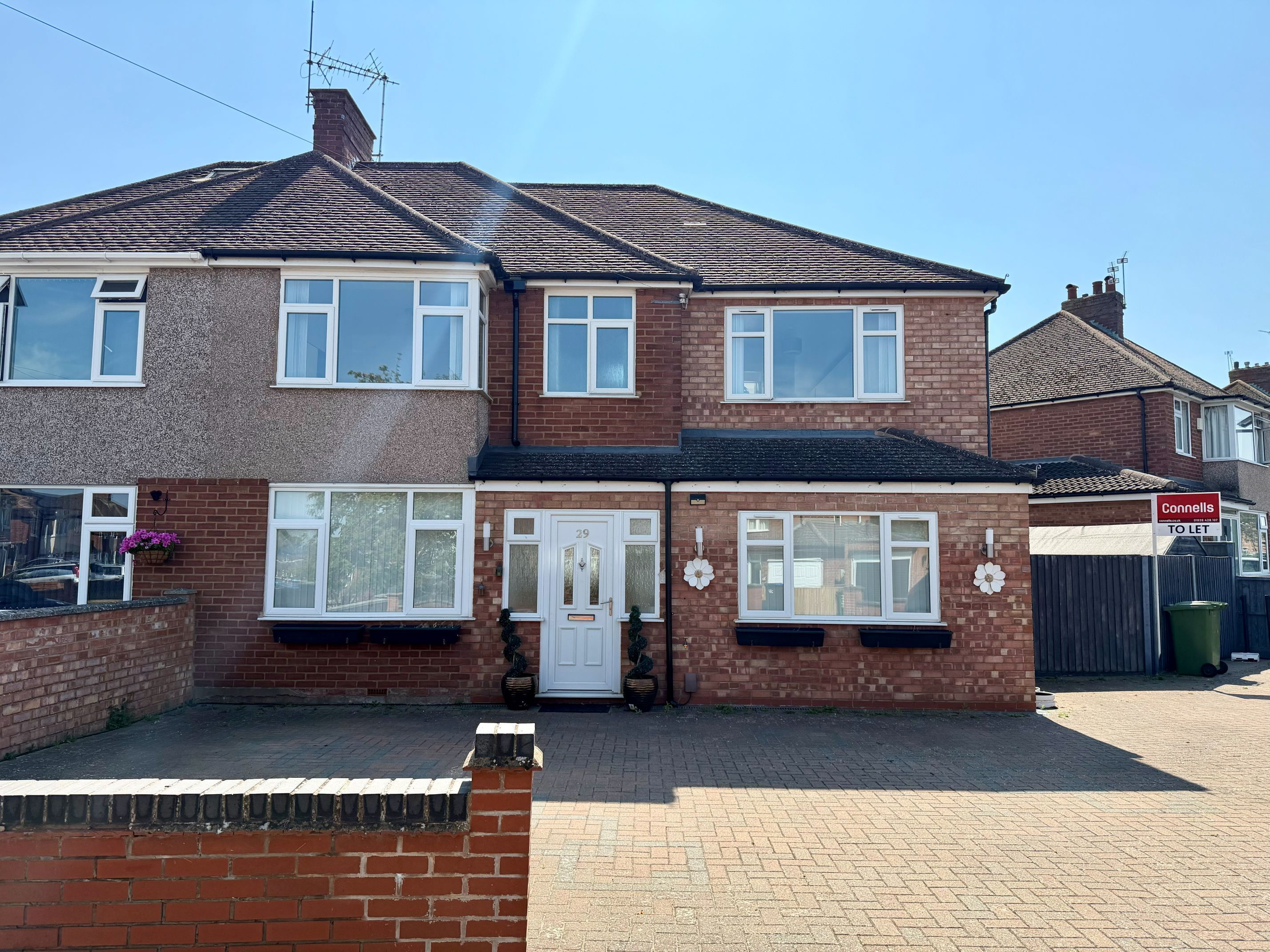 Flat Whitmore Road in Warwick