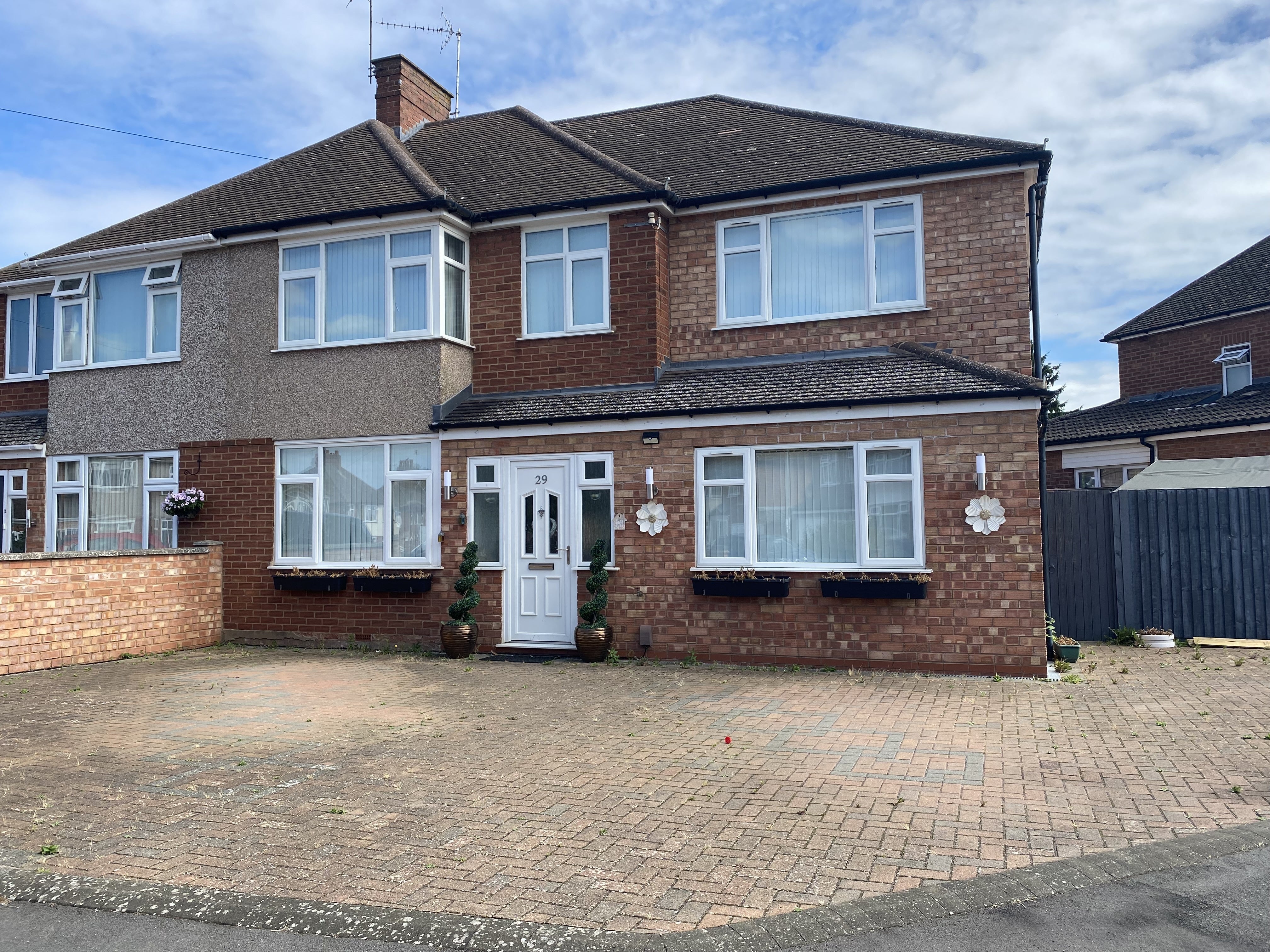 Flat Whitmore Road in Warwick