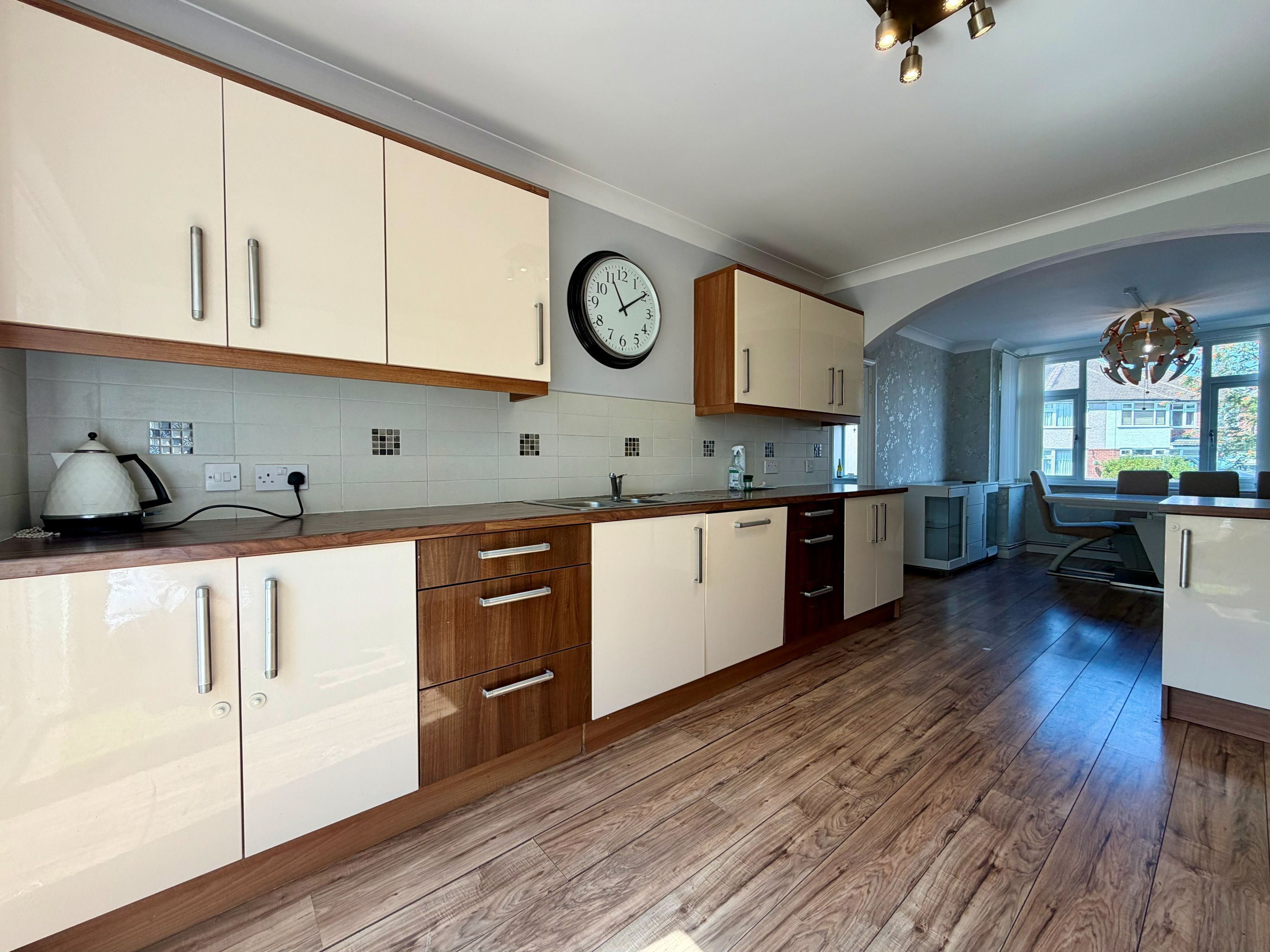 Flat Whitmore Road in Warwick
