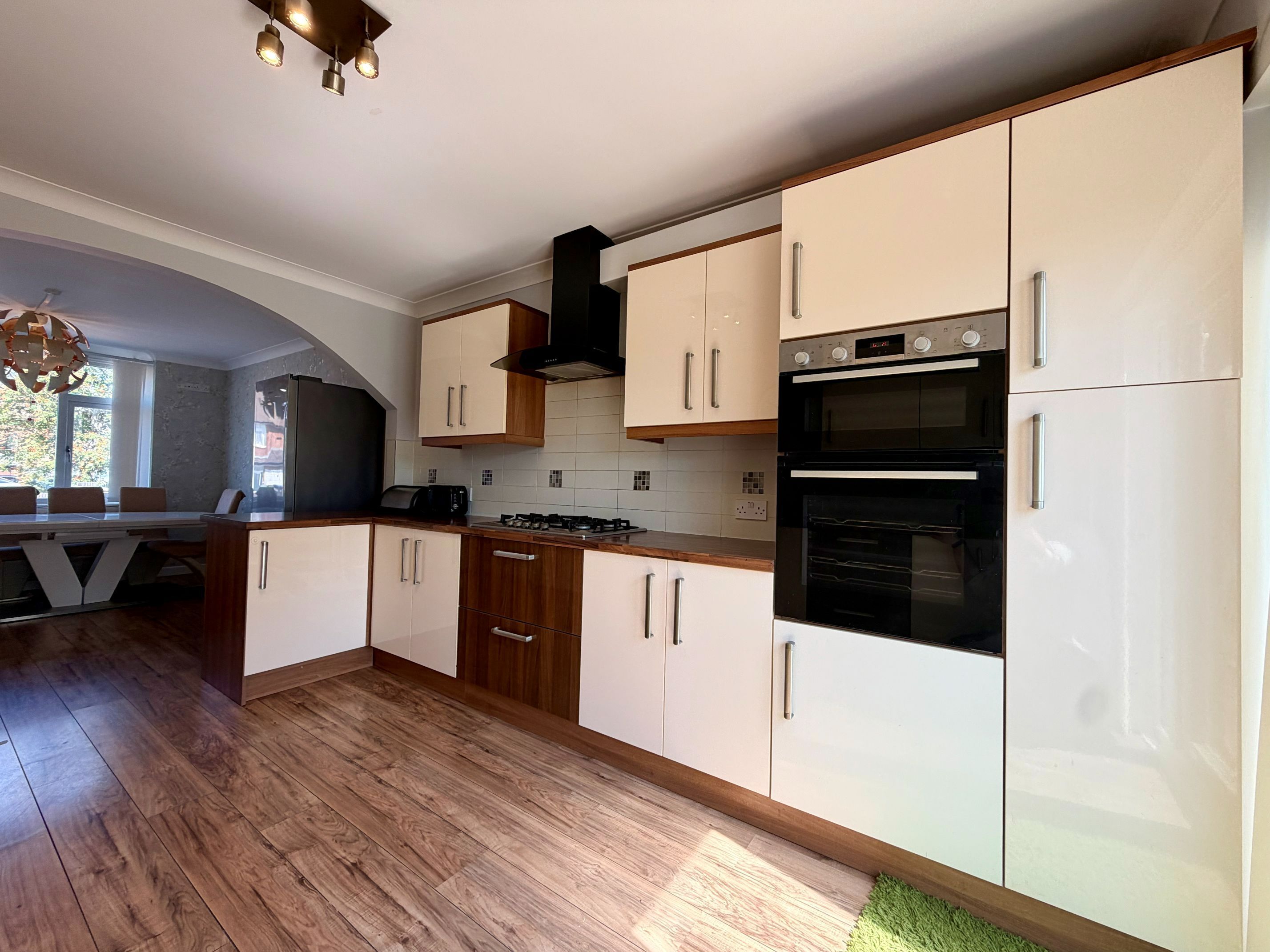 Flat Whitmore Road in Warwick