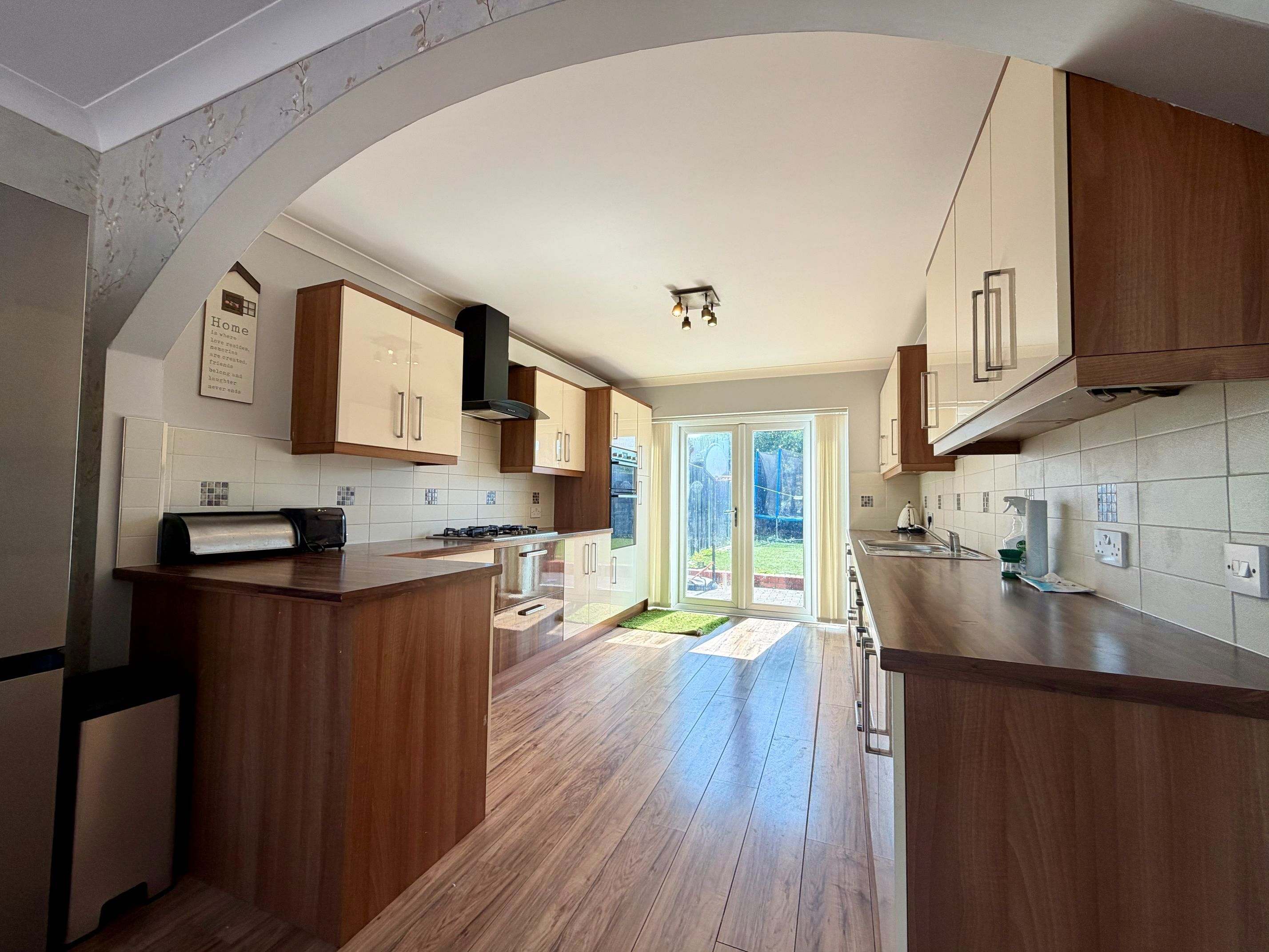 Flat Whitmore Road in Warwick