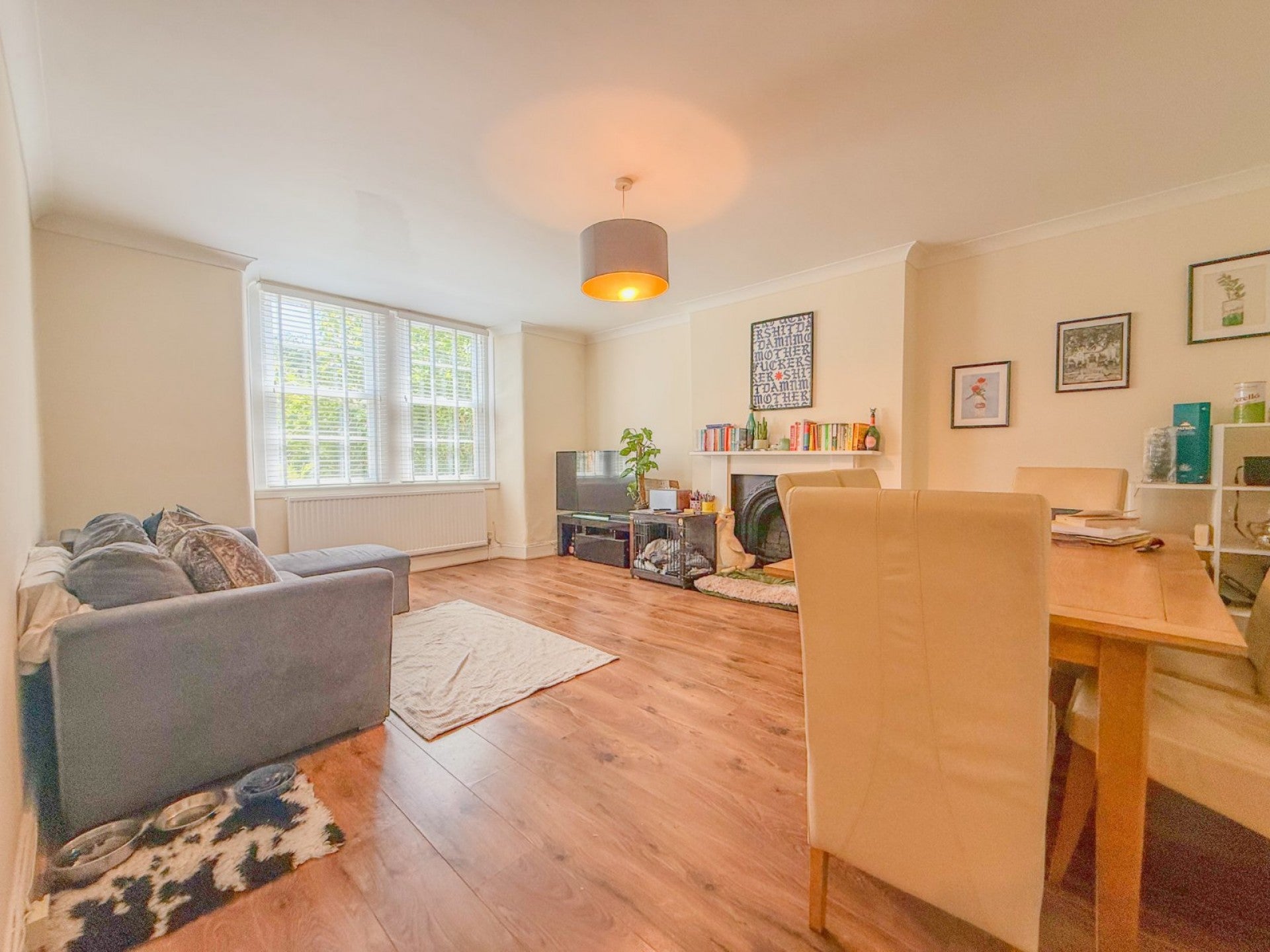Flat All Saints Road in Bristol